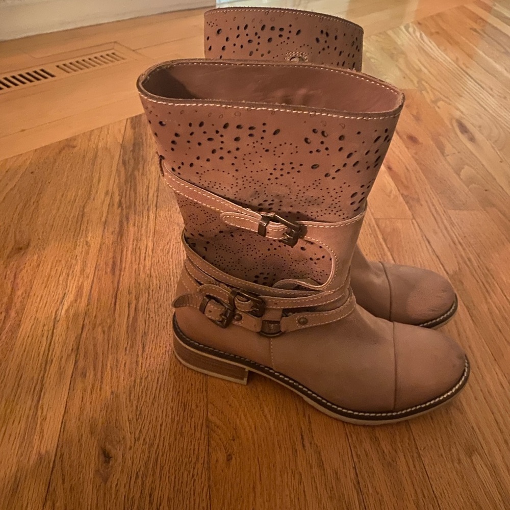 Brand New Italian Sundance Boots size 38